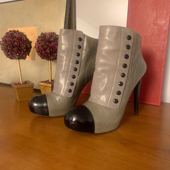 LAMB high heel bootie in khaki and black - Picture 4 of 6